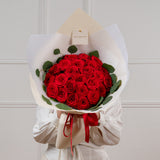 signature red 24. Reference florist photograph; final Luma packaging may differ; photograph represents the named stem-count variant only.