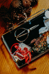 Reference: floristry tools and decorative supplies; exact gift kit not pictured.